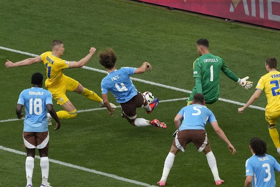 GRUPA E Bez golova u Štutgartu, Ukrajinci idu kući
