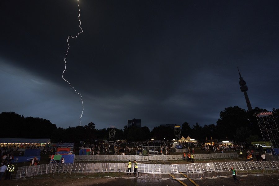 SADA JE JASNO ZAŠTO SU DANCI ŽELELI DA NAPUSTE TEREN Razlog i priča su jezivi! Da li je strah uticao na poraz u nastavku meča? (FOTO)