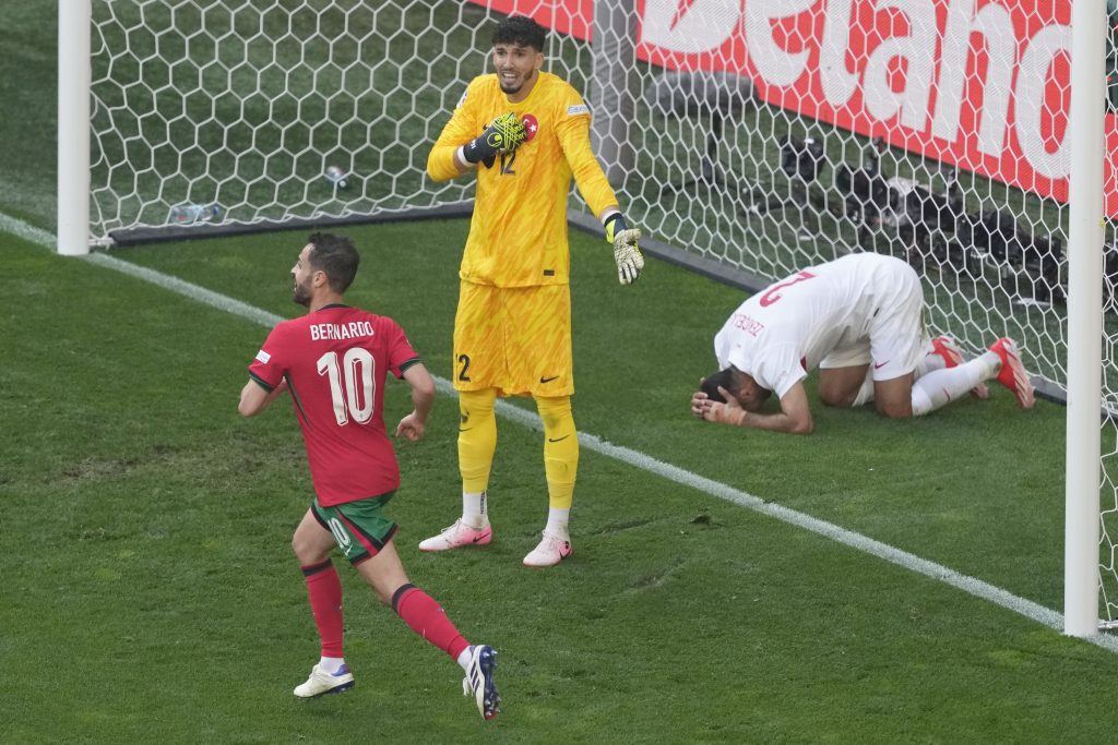 NEVEROVATNO Najluđi gol na Evropskom prvenstvu! Užasna greška turskog defanzivca (VIDEO)