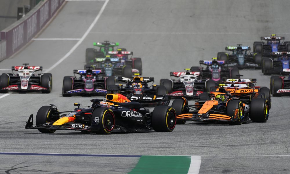 FORMULA 1 Ferstapen i Noris poklonili pobedu Raselu
