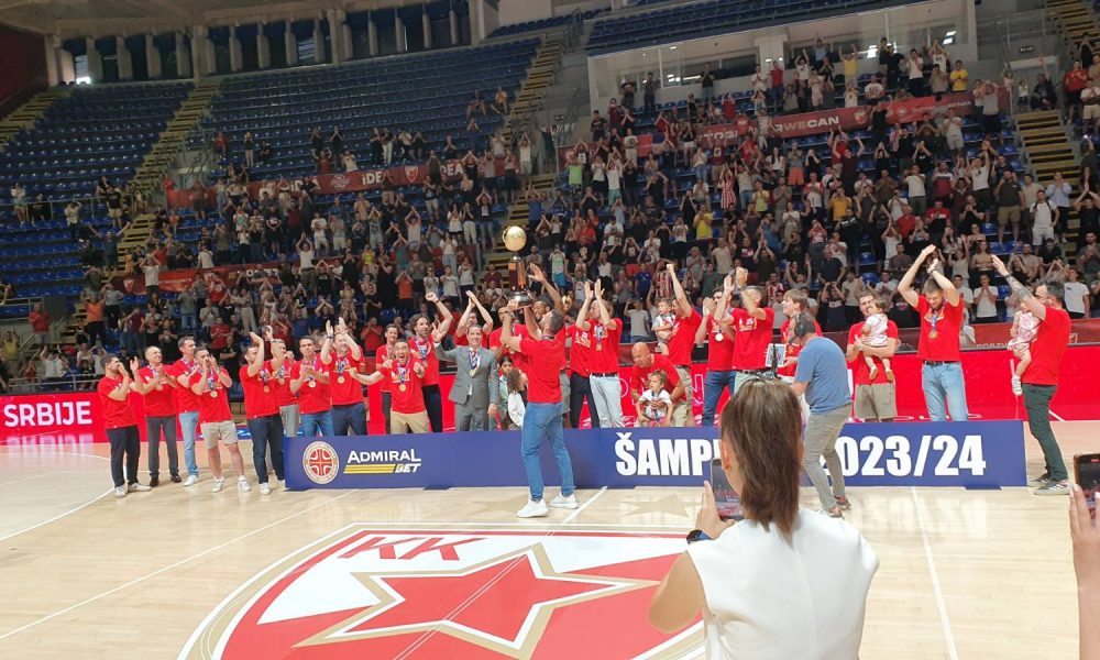 KAO MOKA I KIĆA Zvezdin biser je na postolje izašao sa slikom jednog saigrača… Evo i kojeg