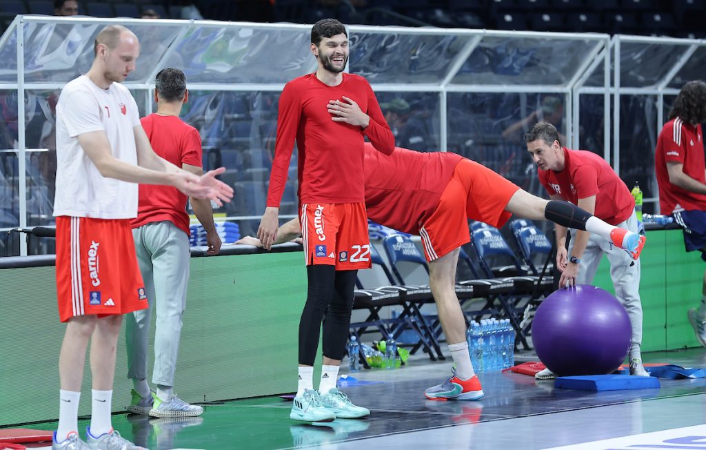 FOTO-UBOD Tužna slika Jaga sa štakama i ortopedskom čizmom (FOTO)