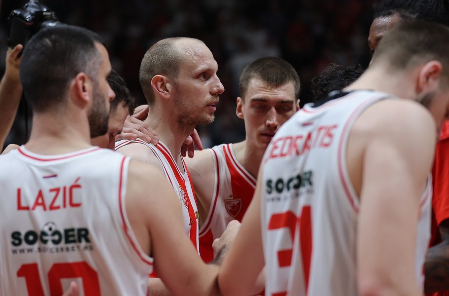 OVAJ TRENUTAK SE ČEKAO Lazarević ušao na teren, „grobari“ odmah „podivljali“, pa se setili nekadašnjeg miljenika (VIDEO)