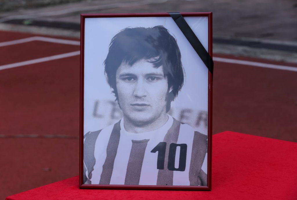 KOMEMORACIJA DRAGANA KAPIČIĆA Moka Slavnić nije mogao da zaustavi suze… Velikani domaće košarke ispratili legendu (FOTO)