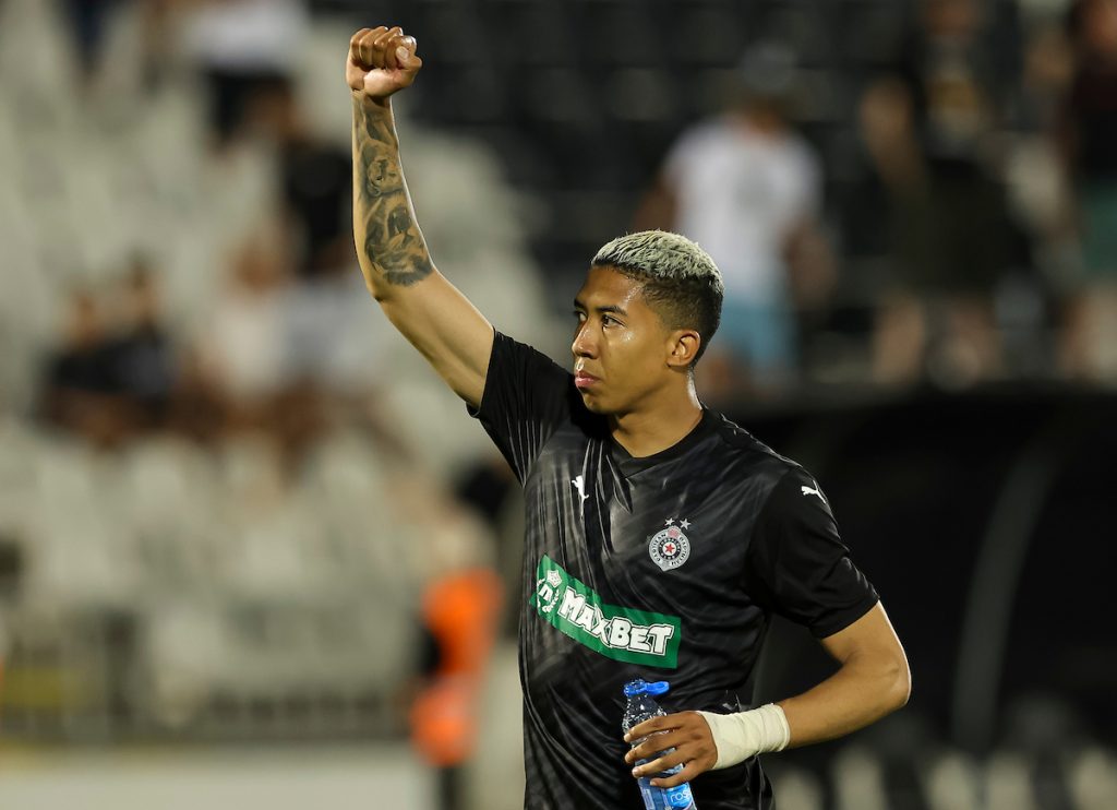 Pominjali su se Partizan, Brazil i Turska, ali bivši golgeter crno-belih ostaje u Emiratima (FOTO)