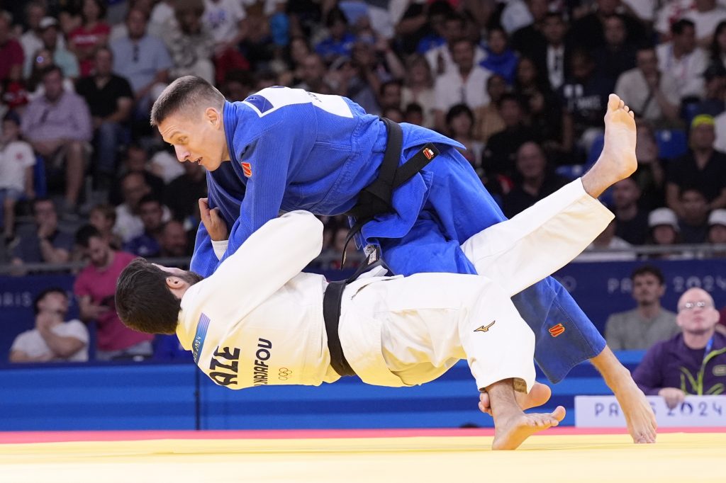 JOŠ ČEKAMO PRVU MEDALJU Tragičan poraz Strahinje Bunčića
