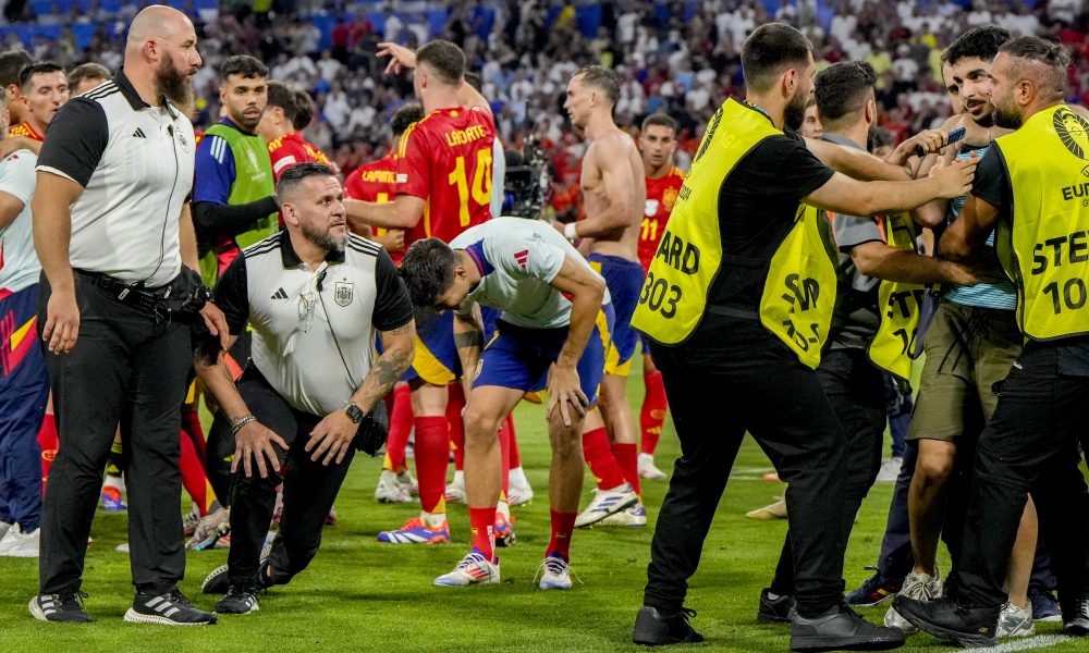 NEČUVENO Redar povredio Moratu dok je slavio plasman u finale (VIDEO)