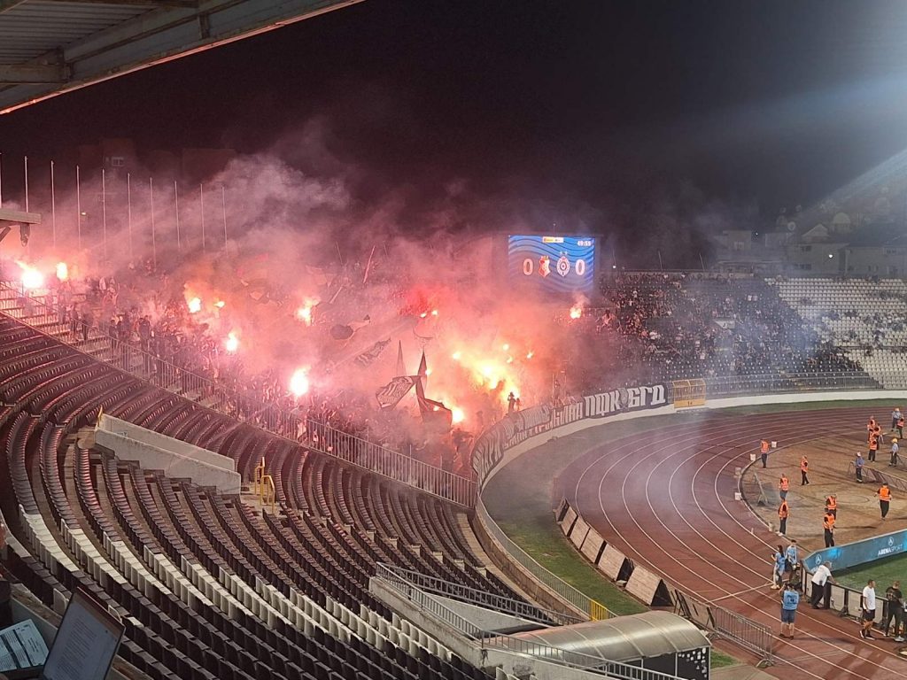 BAKLJADA U HUMSKOJ „Grobari“ odlučili da se zabave dok čekaju gol svojih miljenika (VIDEO)