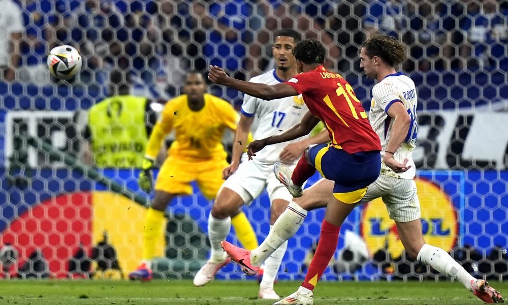 UEFA IZABRALA Španac postigao najlepši gol na šampionatu u Nemačkoj (VIDEO)