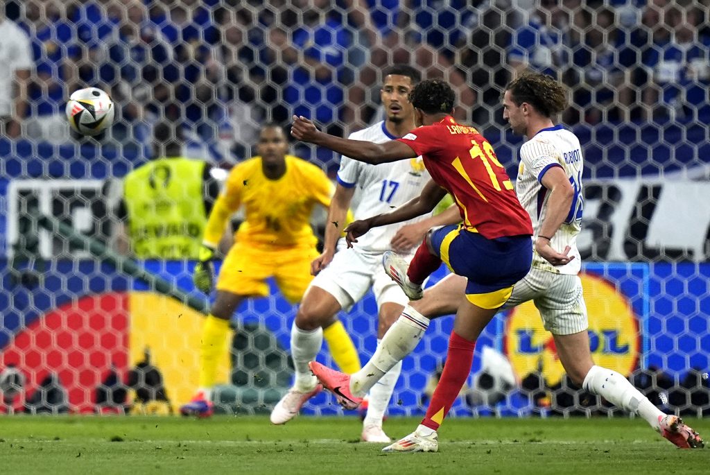 UEFA IZABRALA Španac postigao najlepši gol na šampionatu u Nemačkoj (VIDEO)