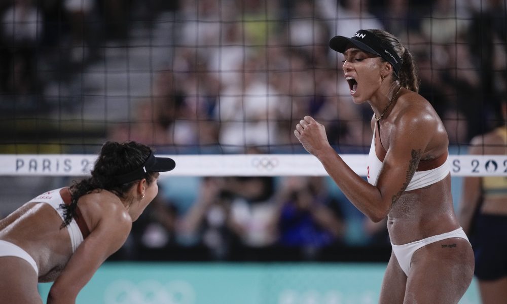 BRENDI VILKERSON Devojka zbog koje muškarci pune tribine terena za odbojku na pesku! Juče se umalo potukla, ali je „šorku“ sprečio Srbin (FOTO+VIDEO)