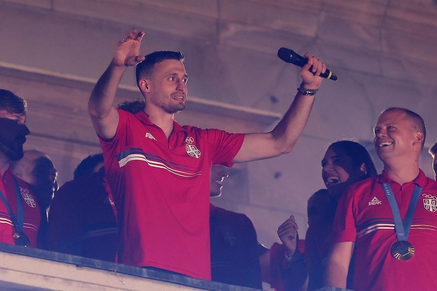 „ALEKSA, ALEKSA, ALEKSA…“ Avramović dočekan u rodnom Čačku! Održao je emotivan govor, a evo koji mu je najlepši trenutak sa OI… (VIDEO)