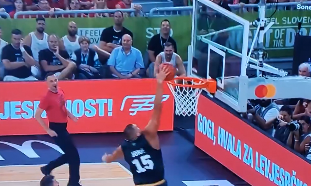 OVO SMO VIDELI SADA I MOŽDA NIKADA VIŠE Jokić digao Ljubljanu na noge! Asistirao sebi o tablu, pa NBA zakucao (VIDEO)