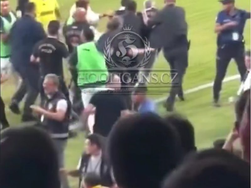 SKANDAL U TURSKOJ Predsednik Fenerbahčea pogođen flašom! Pao je na pod, a onda… (VIDEO)