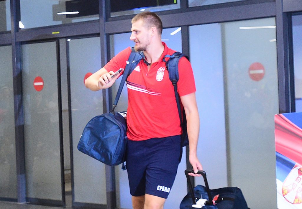 LUDNICA NA AERODROMU Vrisak, aplauzi i skandiranje „MVP, MVP“ (FOTO+VIDEO)