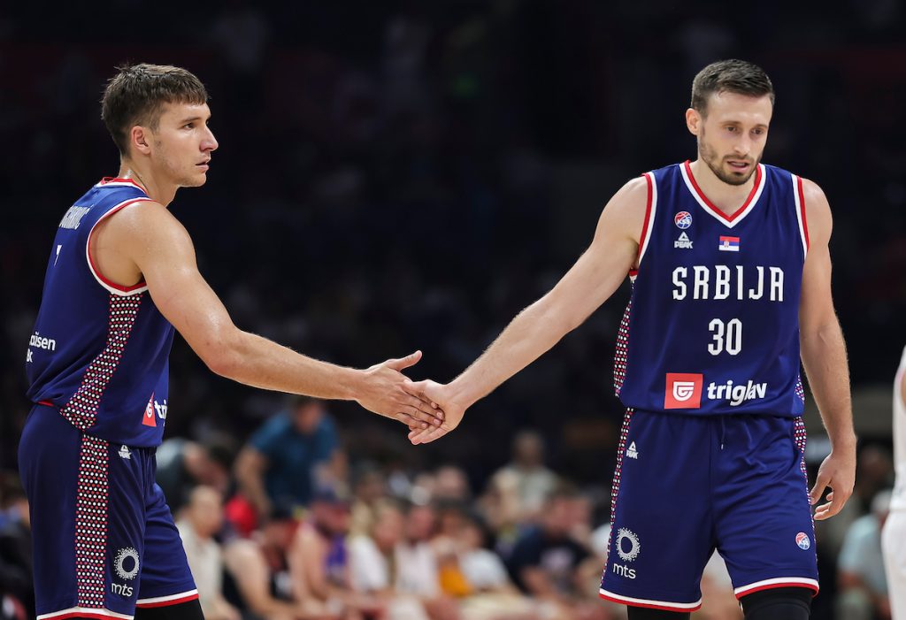 BOGDAN I ALEKSA NASTAVILI SA „TIM BILDINGOM“ Evo gde su završili posle Pariza i Beograda! Njihovo druženje znači samo jedno… (FOTO)