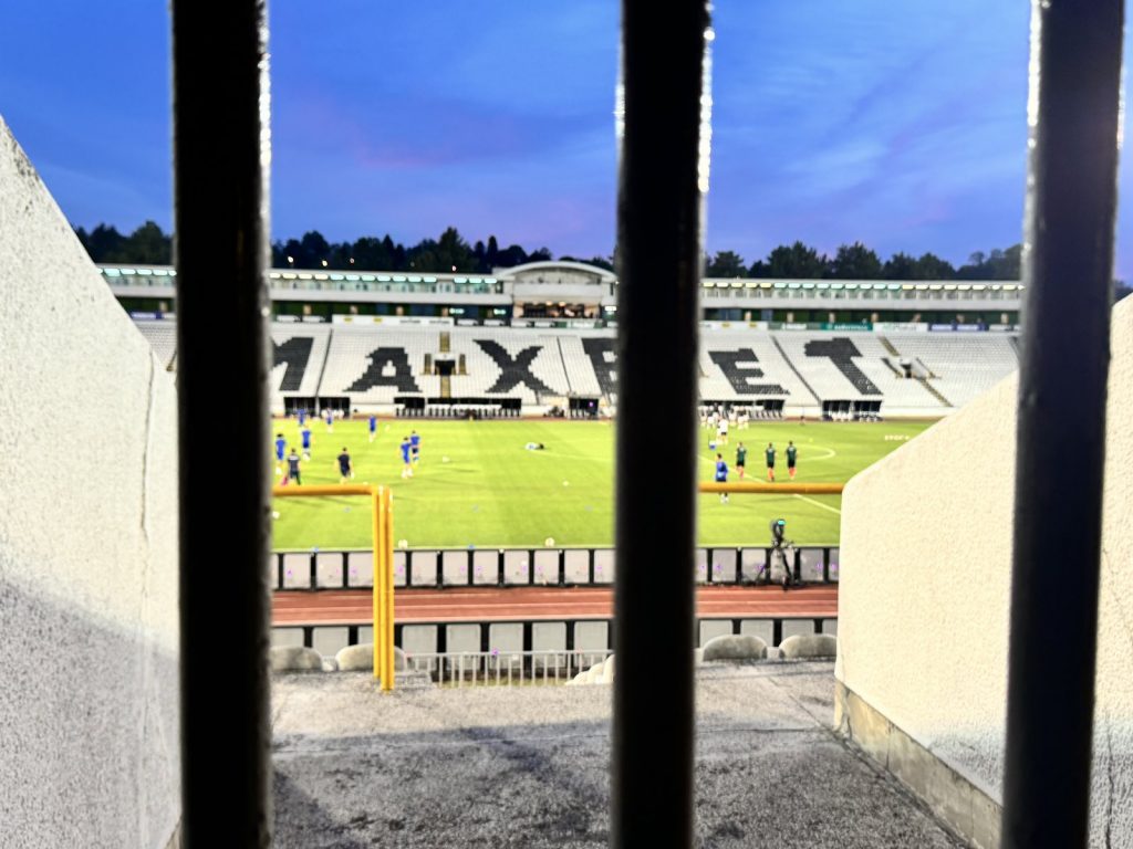 „GROBARI“, BILO BI DOBRO DA SE VIŠE NE PONOVI Partizan meč sezone igra pred praznim tribinama Humske (FOTO/VIDEO)