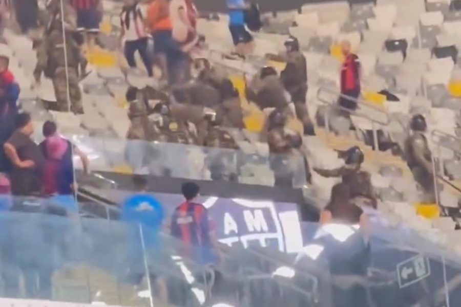 JEZIVE SCENE Brazilska policija pretukla argentinske navijače, a onda i pucala na njih! (VIDEO)