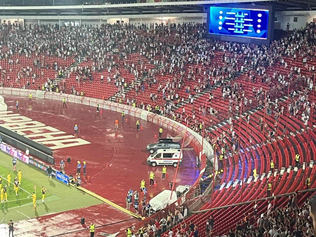 KOME SE ZAHVALJUJU? Fudbaleri Bodo/Glimta prišli da pozdrave navijače, dočekala ih prazna tribina (VIDEO)