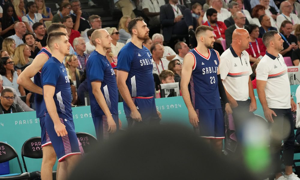 PALE TEŠKE REČI Košarkaši dobacivali sudijama posle poraza od SAD (VIDEO)