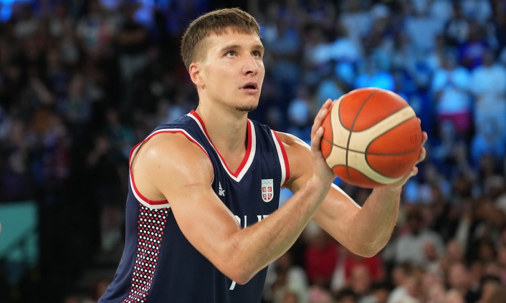 BOGDAN NAPRAVIO ŠOU Kapiten Srbije „preoteo“ dres Dragiću na gala večeri, a onda poslao šaljivu poruku! (VIDEO)