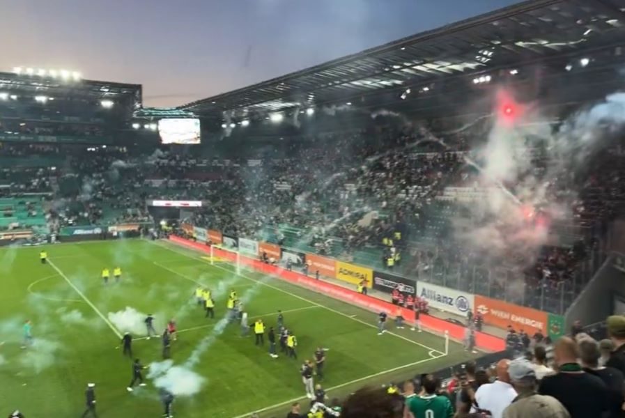 BEČKA ŠKOLA Haos posle gradskog derbija u Austriji, letele baklje, ljudi ležali onesvešćeni (VIDEO)