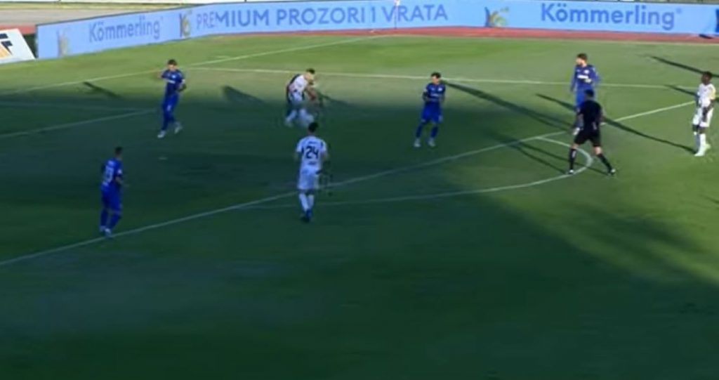 „PREGREJALA“ SE LOPTA Velika greška hrvatskog golmana odvela njegovu ekipu u poraz (VIDEO)