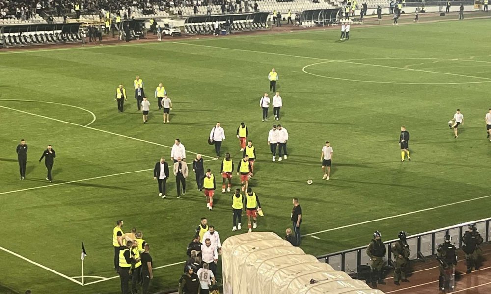 „GROBARIMA“ PREKIPELO Navijači Partizana besni na trenera (VIDEO)