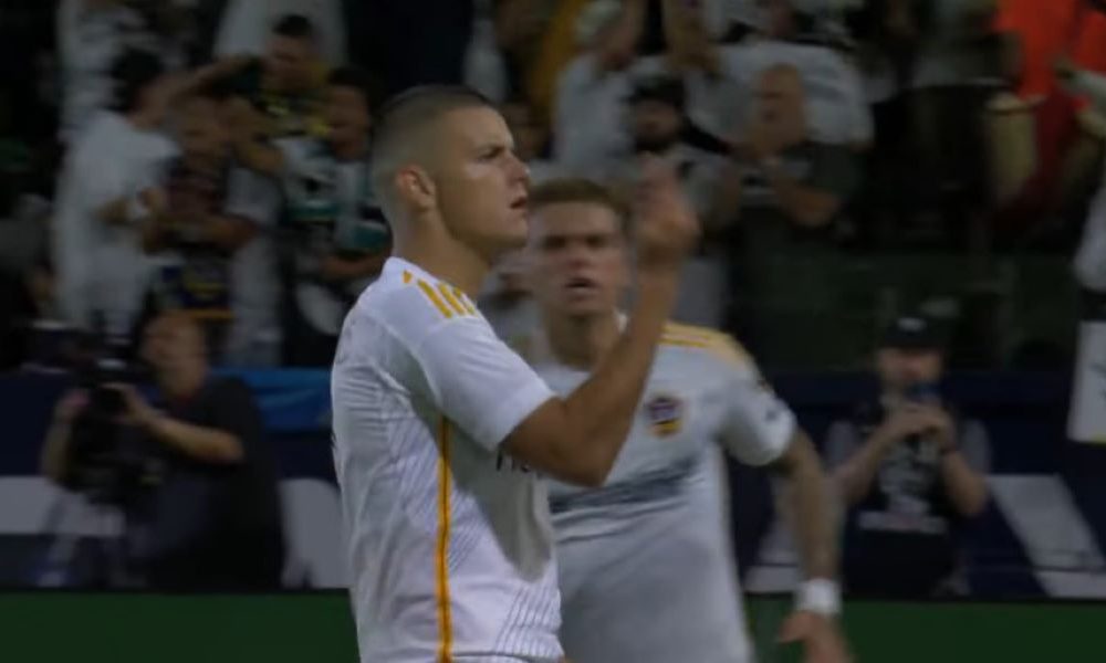 DUH „ZUBE“ RONALDA UŠAO U JOVELJIĆA Dva prelepa gola Srbina u derbiju „grada anđela“ (VIDEO)