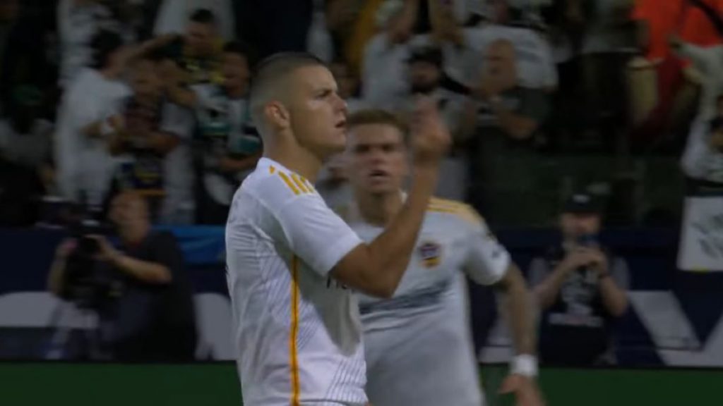 DUH „ZUBE“ RONALDA UŠAO U JOVELJIĆA Dva prelepa gola Srbina u derbiju „grada anđela“ (VIDEO)
