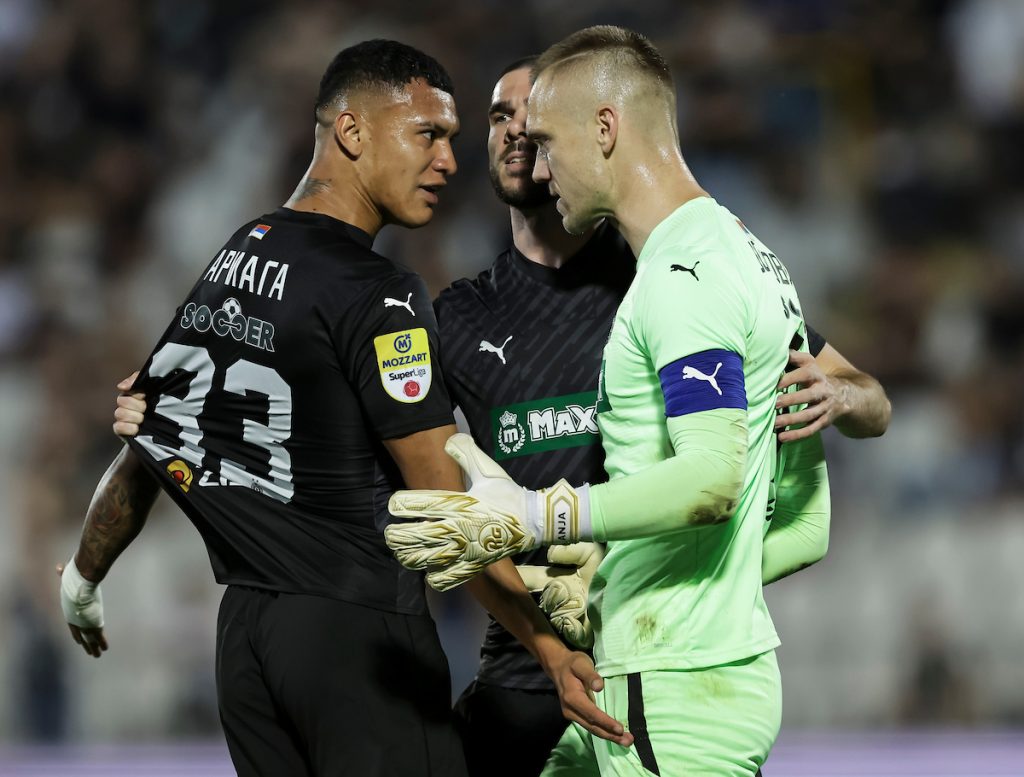 Kapiten Partizana izgubio živce! Jovanović pobesneo na Arijagu, umešao se štoper… (VIDEO)