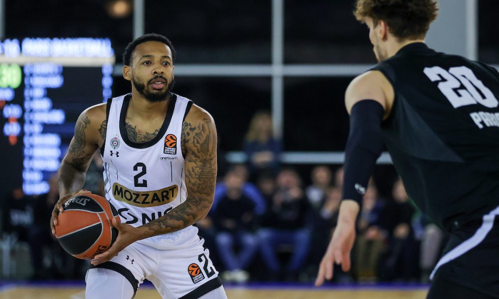 KARLIK DŽONS ODUŠEVLJEN „GROBARIMA“: U NBA se ovo ne dešava… Mogu da zamislim kako će da bude pred 20.000 navijača