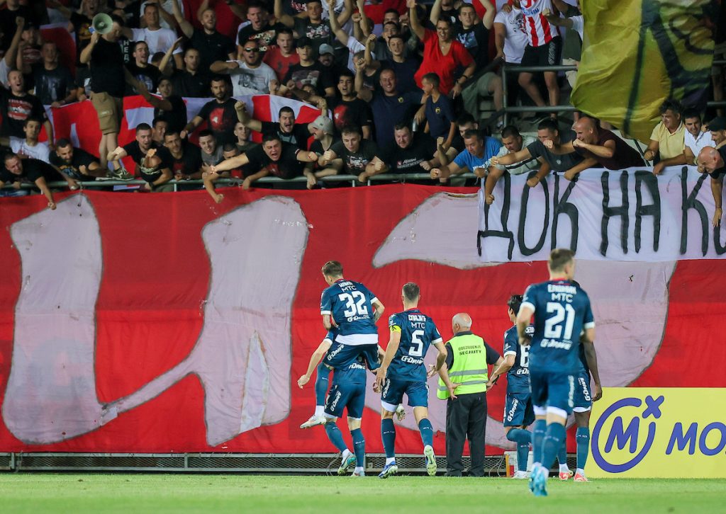 PETARDE, CRVENI KARTON I POBEDA ZVEZDE Ivanić pogodio za slavlje u Gornjem Milanovcu! Radnički nije uspeo da odoli sa igračem manje (VIDEO)