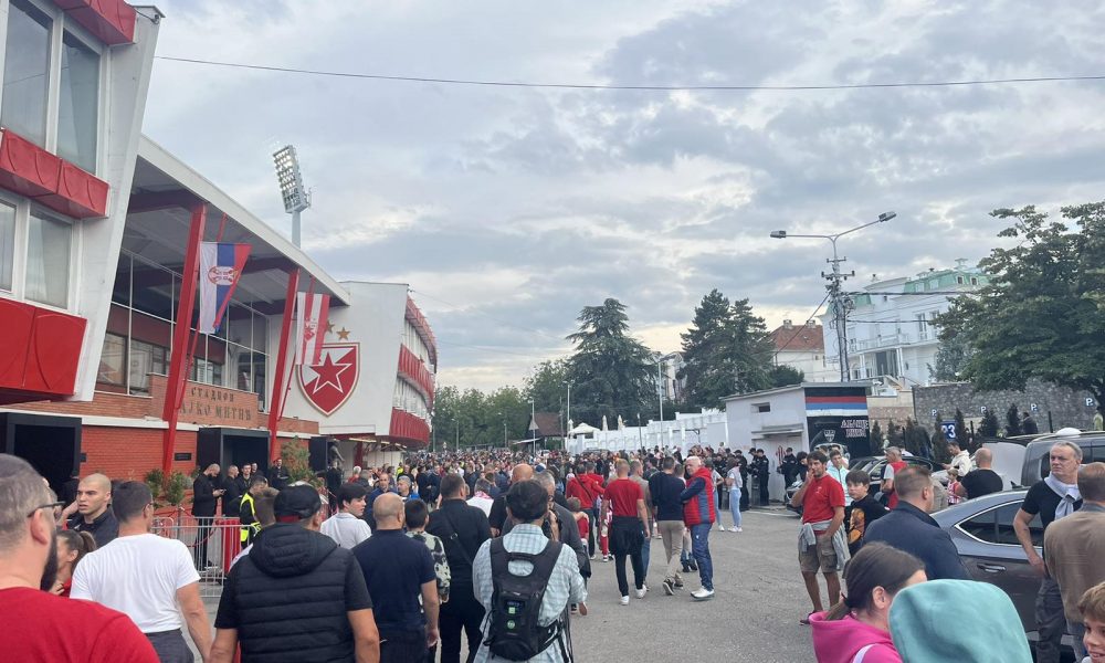 PRVE SLIKE SA „MARAKANE“ Gužva oko stadiona, tribine još uvek poluprazne (FOTO+VIDEO)