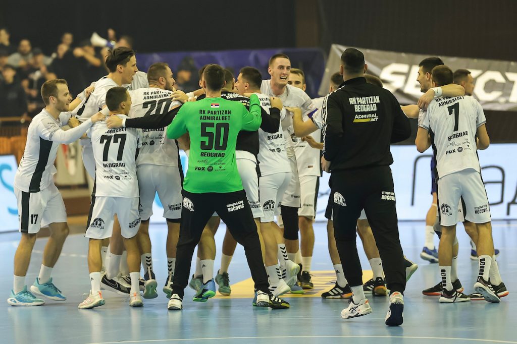 ISTORIJSKO SLAVLJE U NOVOM SADU Partizan srušio Vojvodinu posle osam godina, a onda su šou ukrali „grobari“ i rukometaši (VIDEO)