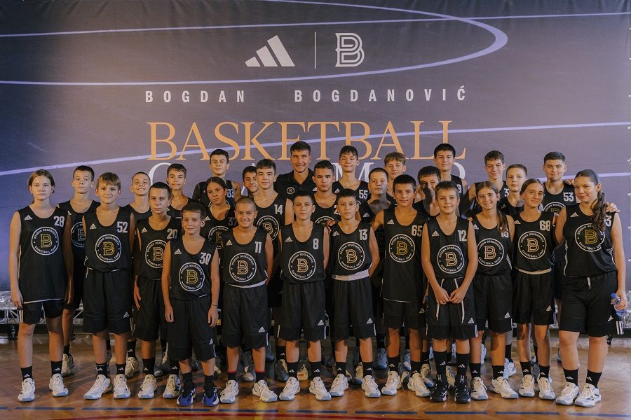 Bogdan Bogdanović otvorio košarkaški teren u OŠ „Despot Stefan Lazarević“
