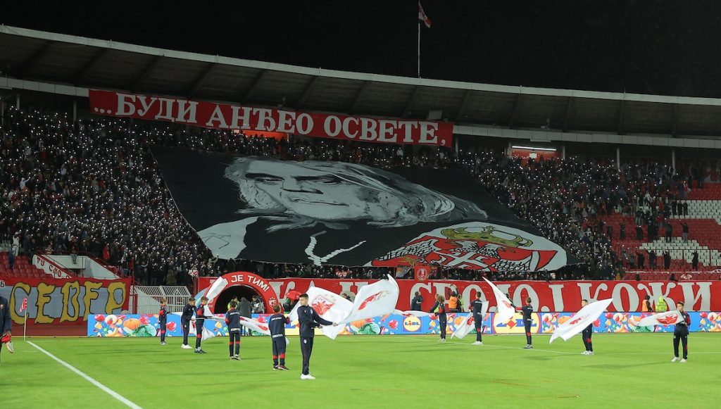 DIRLJIVO Pogledajte kako su se „delije“ oprostile od Bore Đorđevića (VIDEO)