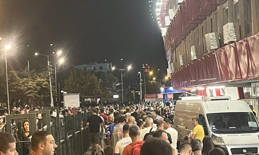 SRBIJA, IPAK, VERUJE „ORLOVIMA“ Da li ste ovo očekivali? Reke ljudi ispred „Marakane“ (FOTO/VIDEO)