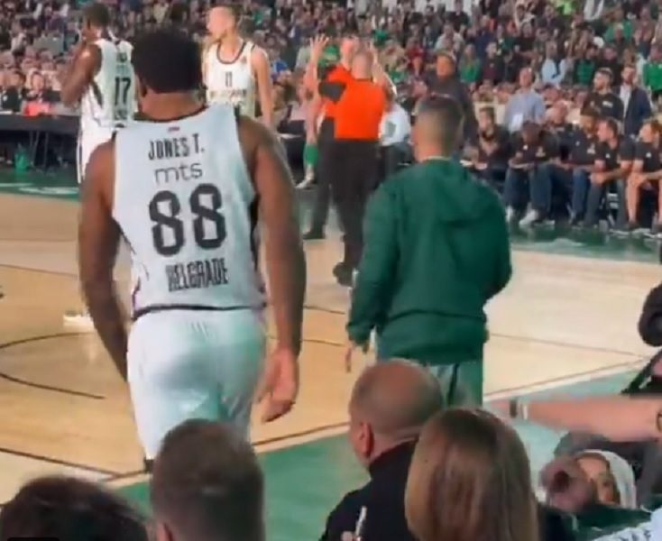 PRIJATELJSKI U ATINI Košarkaš Partizana se zaleteo prema prvim redovima, a onda… (VIDEO)