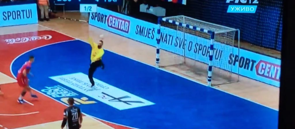 INCIDENT NA MEČU SUPERKUPA Vošin rukometaš pogodio golmana Partizana u glavu, pa zaradio isključenje! (VIDEO)
