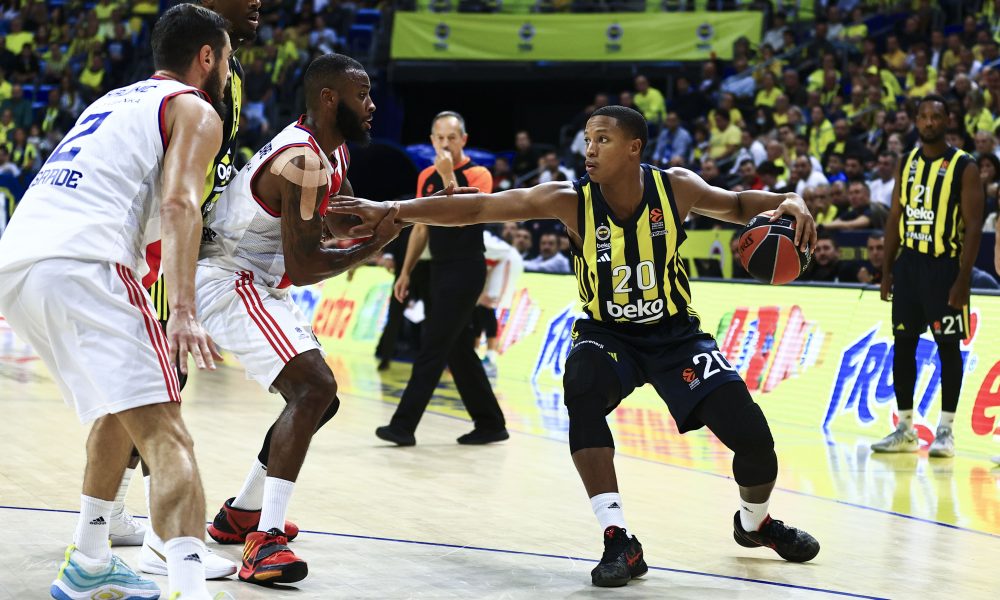 ZVEZDINI NAVIJAČI ŽIVE SAN Crveno-beli ponovo slavili nad Fenerom! Maestralna partija Sferopulosog tima za 3:0 u Evroligi (VIDEO)