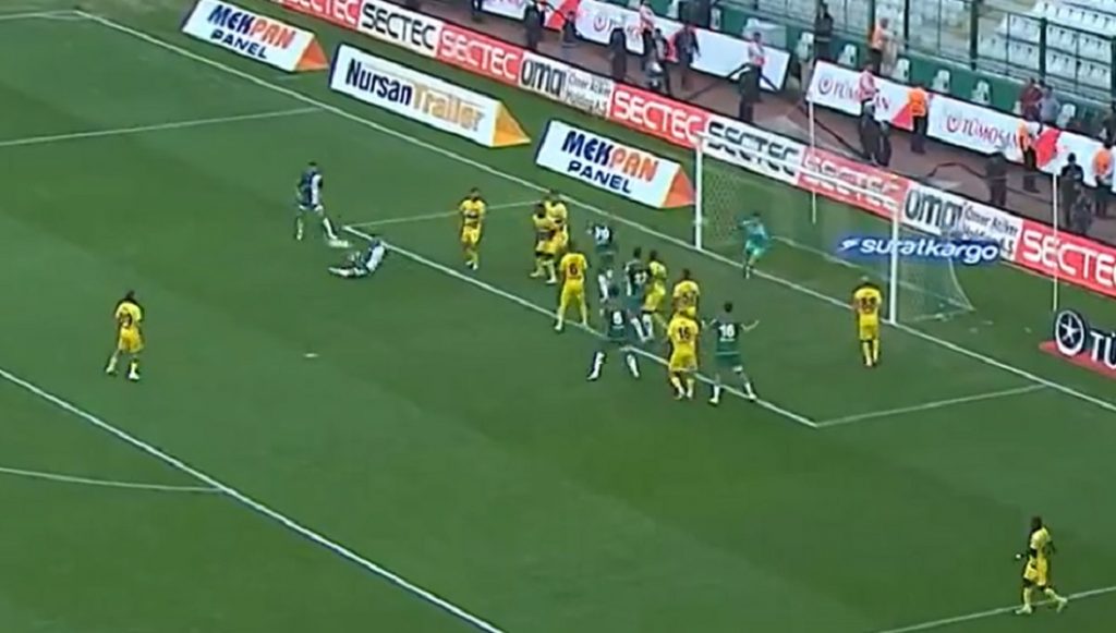 BRŽI OD PIŠTALJKE Srbin majstorijom doneo pobedu Konji u nadoknadi (VIDEO)