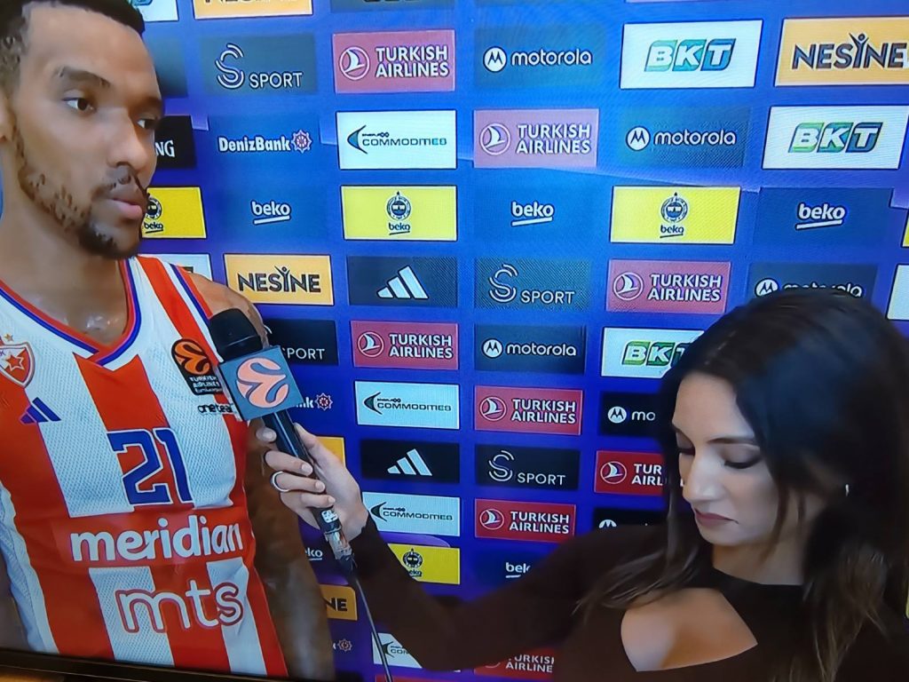 KAD NEĆE BOLOMBOJ, MORA SAMA Gde je otišao pogled lepoj Turkinji? Nedavno je pričala o „delijama“ i „grobarima“, evo i šta… (VIDEO)