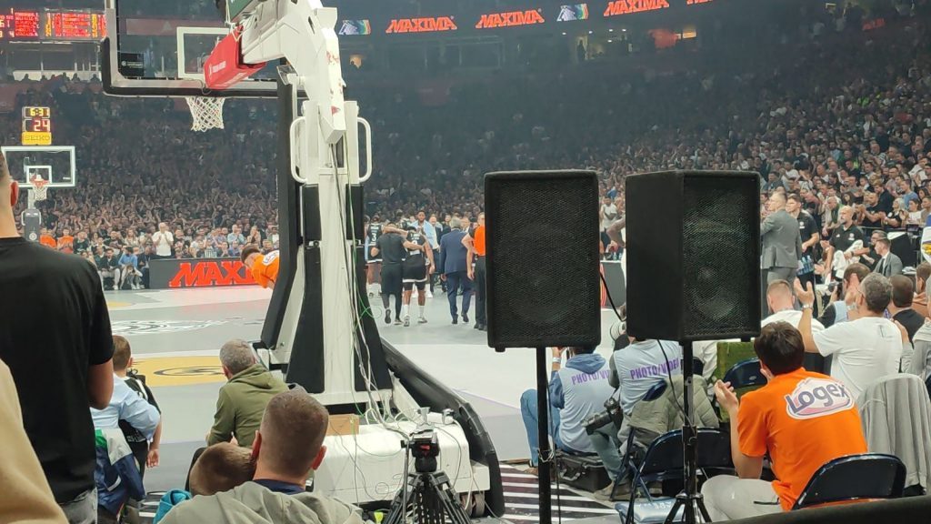 KAKAV MALER Partizan u neizvesnu završnicu ulazi bez jednog od najboljih… Izneli su ga sa terena (VIDEO)