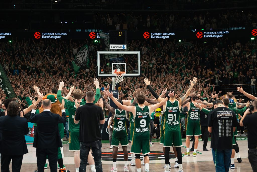 RASPIRUJU MRŽNJU UOČI MEČA U KAUNASU Navijači Žalgirisa izvređali Zvezdu: Poručujemo svima koji…