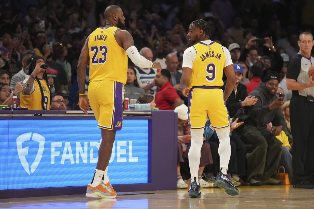 ISTORIJA Otac i sin zaigrali zajedno! Lebron sad može da se penzioniše (VIDEO)