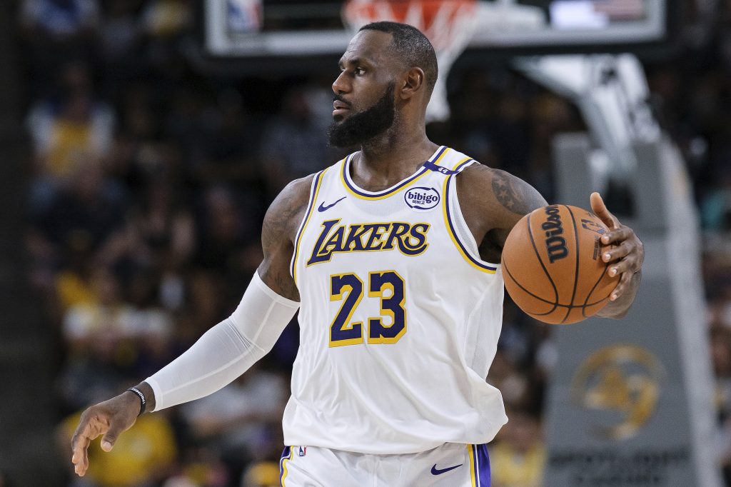 LEBRON JE ISPUNIO SAN, A LOS ANĐELES DOBIO NOVI RIJALITI-ŠOU Otac i sin su prvi put u istoriji bili zajedno na parketu (FOTO/VIDEO)