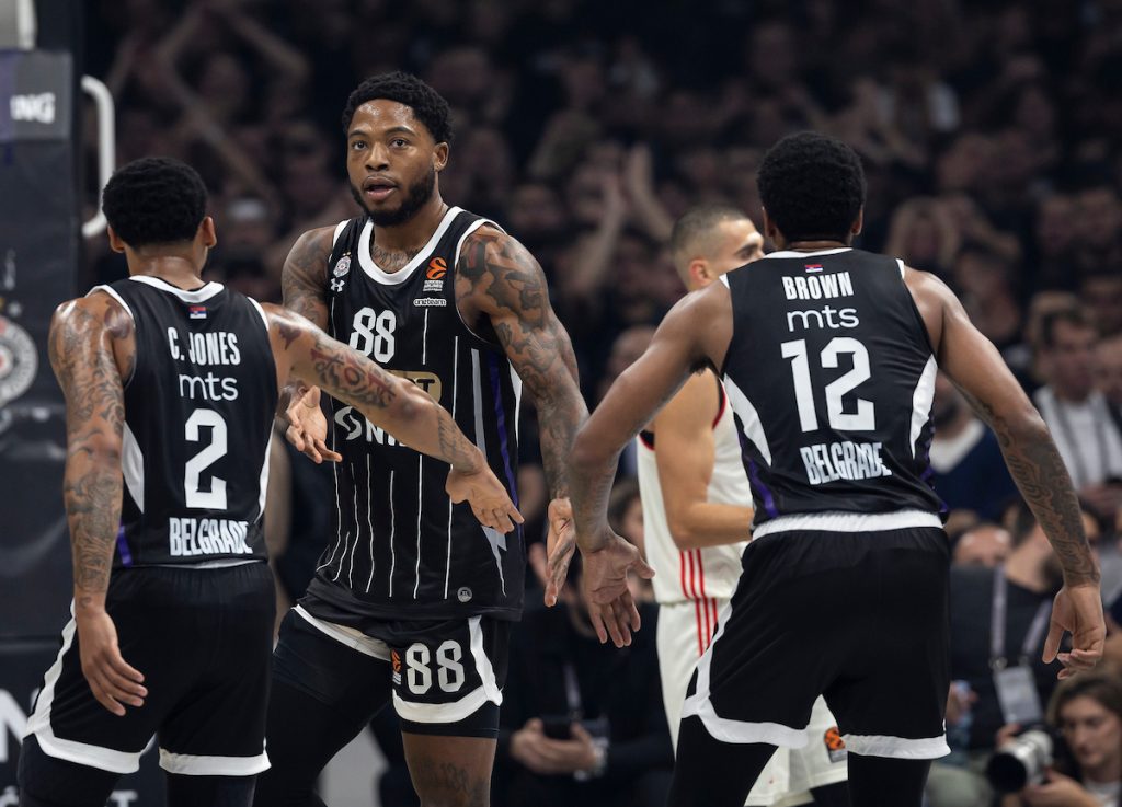 OD SJAJA, PREKO OČAJA, DO POBEDE Partizan zabeležio prvi uspeh u Evroligi! Crno-beli prosuli veliku prednost, ali na kraju uspeli da sruše Bajern