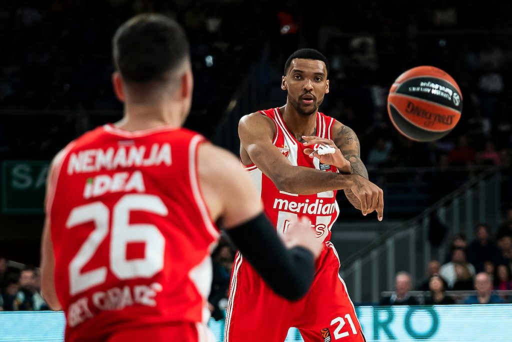 POLUVREME Fener iskoristio Zvezdin pad u drugoj deonici! Ipak, crveno-beli imaju „+7“ na pauzi (VIDEO)