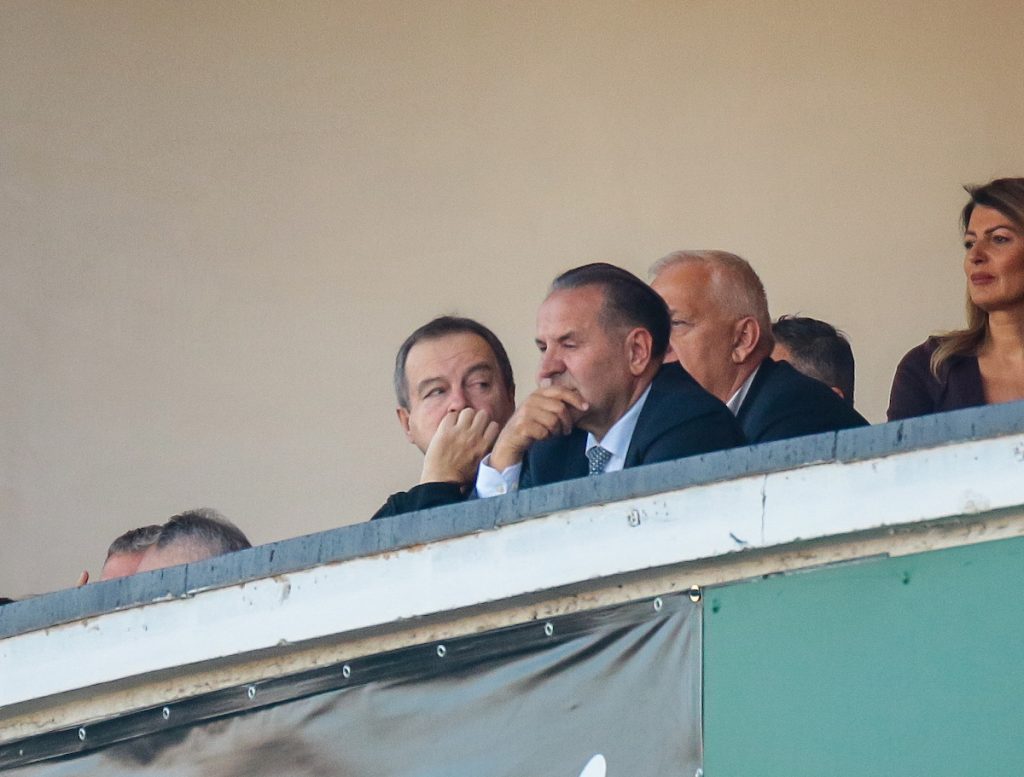 POZNATE FACE U HUMSKOJ U loži su Dačić, Piksi, Ostoja… (FOTO)